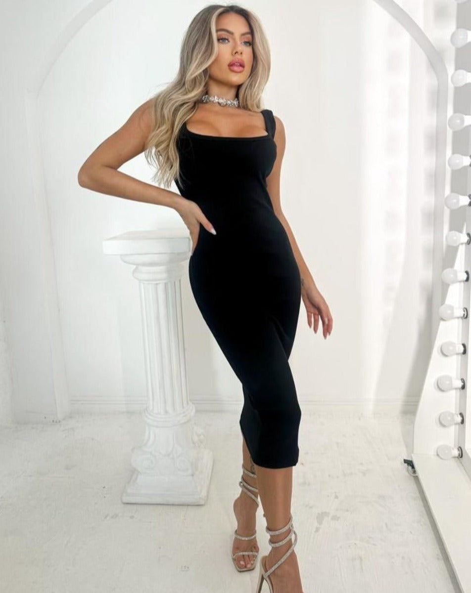 Vestido midi canelado modelado